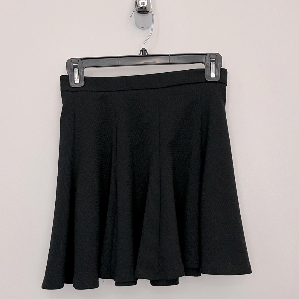 lush black skater skirt, pleated, xs